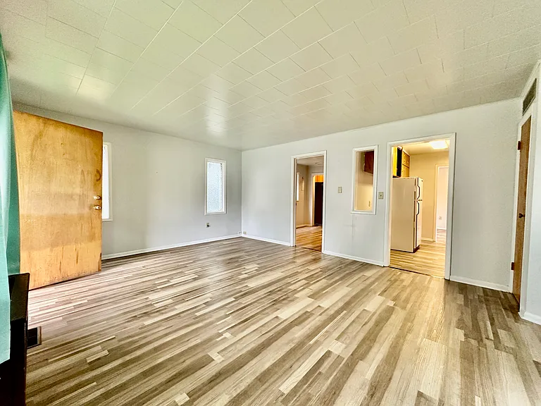 204 S Mill St — Photo 2