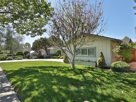 2nd image of 1549 Larkspur Dr