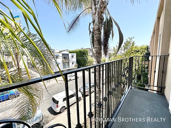 4th image of 1541 N Formosa Ave #20A
