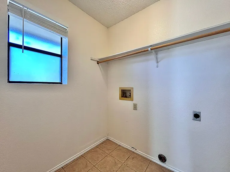 1760 Horseshoe Cir — Photo 23