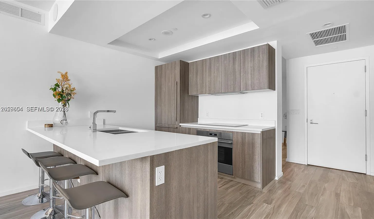 801 Sma Residences Condo — Photo 4