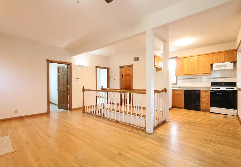 1257 W Flournoy St #2R — Photo 2