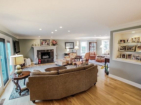 5th image of 113 Dorset Dr