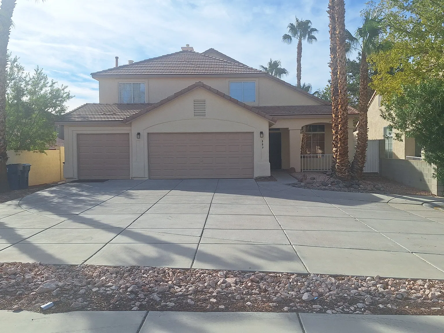 5 bed, 3.5 bath, 2800 sqft, $2,650 — Photo 1