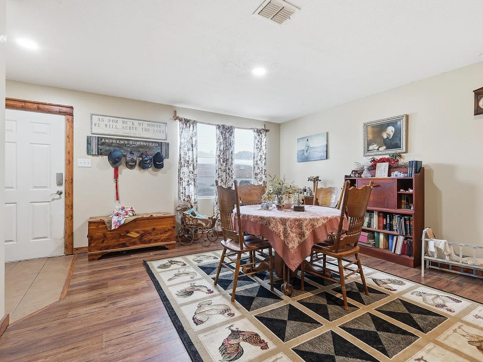 5 bed, 3440 sqft, $2,600 — Photo 4