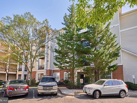 3rd image of 12925 Centre Park Cir APT 405
