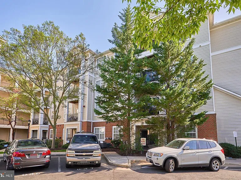 12925 Centre Park Cir #405 — Photo 4
