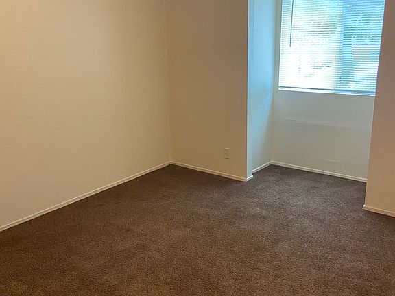 3rd image of 406 Walnut St
