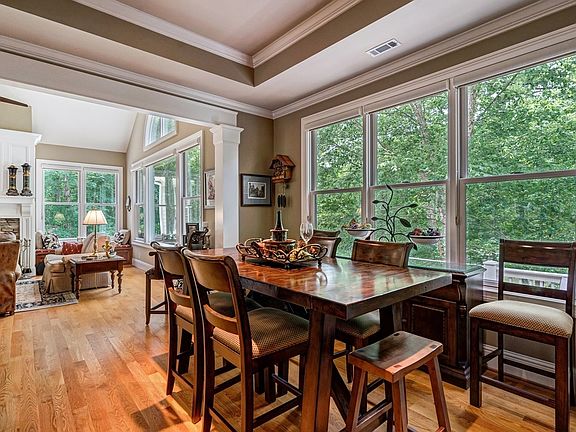 5th image of 1021 Katherine Ln