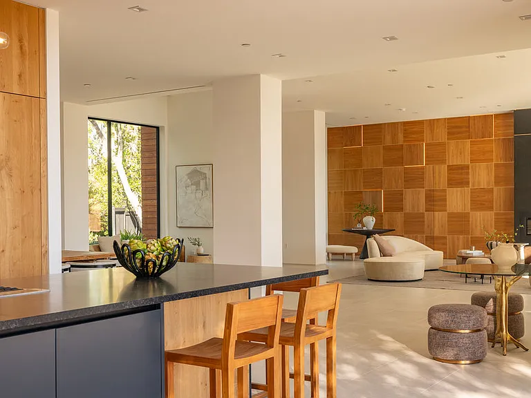 12752 Mulholland Dr — Photo 20