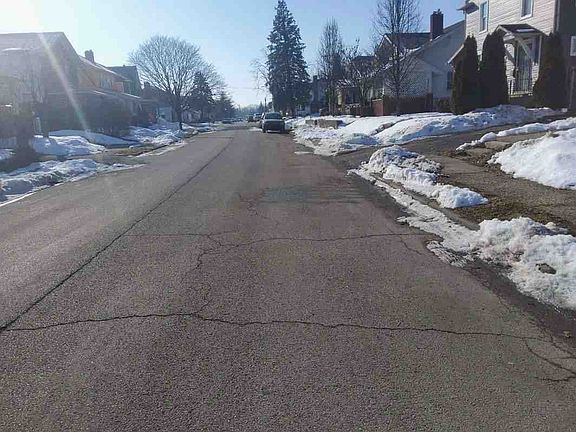 4th image of 479 Hilltonia Ave