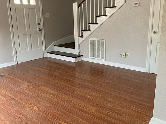 2nd image of 519 N Oak Cliff Blvd