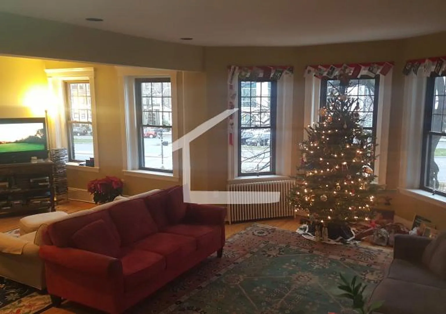 Fantastic Packards Corner Apt (No Undergrads, sorry!) w Laundry in Unit! Exposed Brick, Ht and HW... — Photo 1