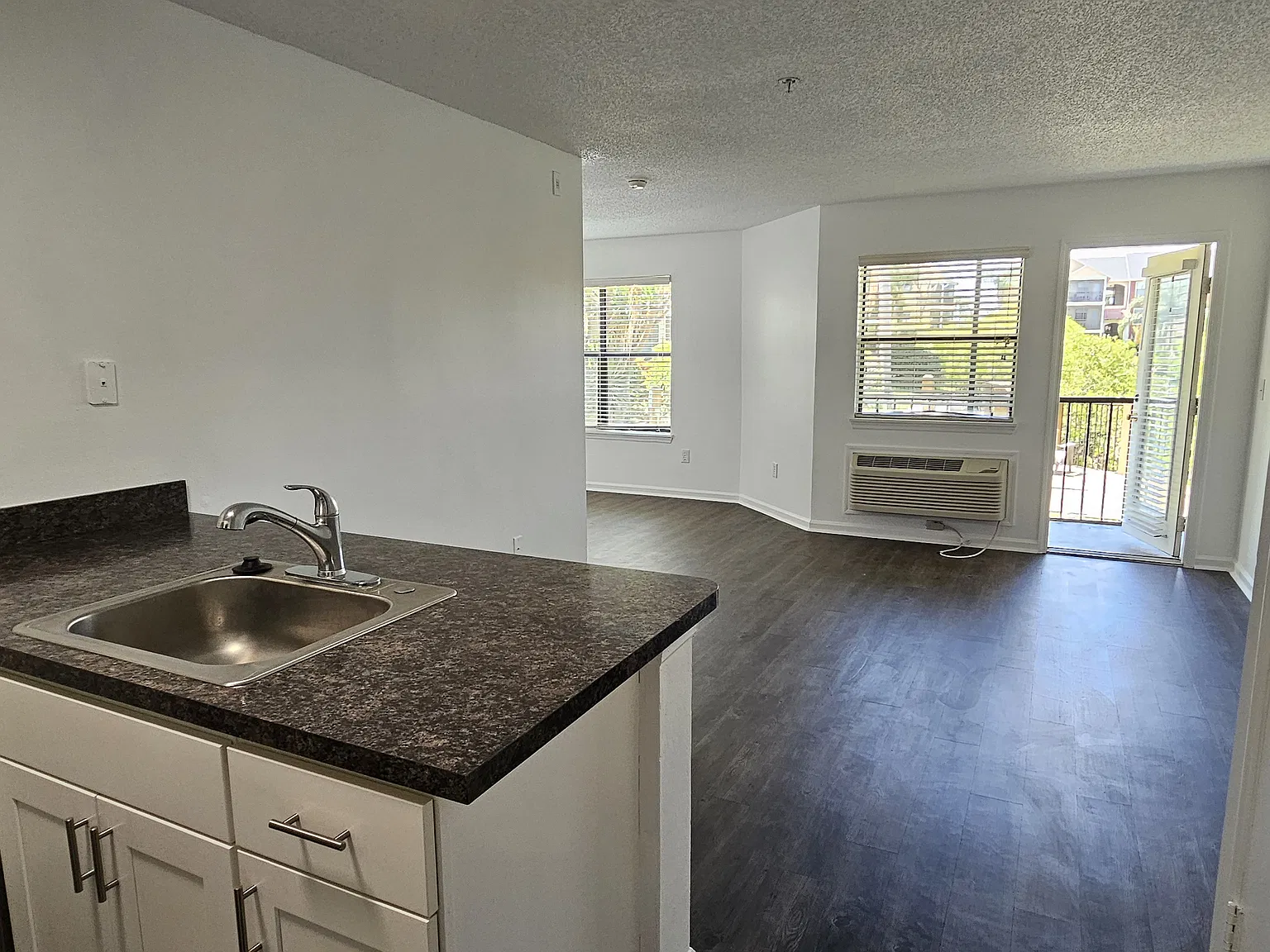 Studio, 500 sqft, $1,350 — Photo 4