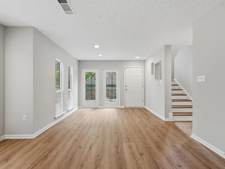 379 Butternut Dr — Photo 10