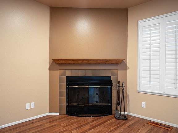5th image of 233 Silver Leaf Dr APT B