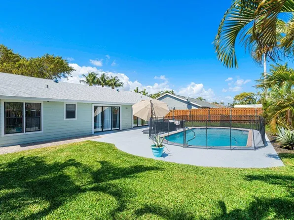 9404 Longmeadow Cir, Boynton Beach, FL 33436
