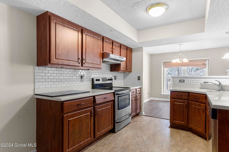 5th image of 32 Justine Court