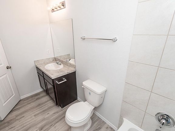 5th image of 1901 Bluets Ct