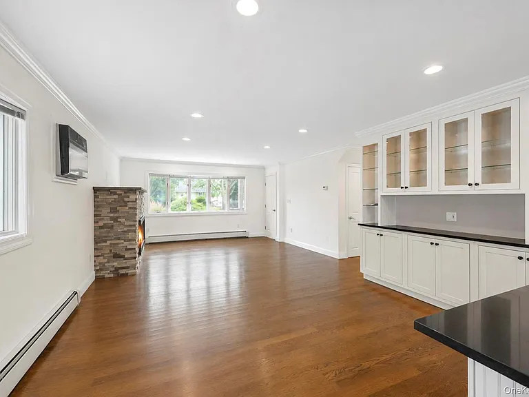 84 Twinlawns Ave — Photo 11