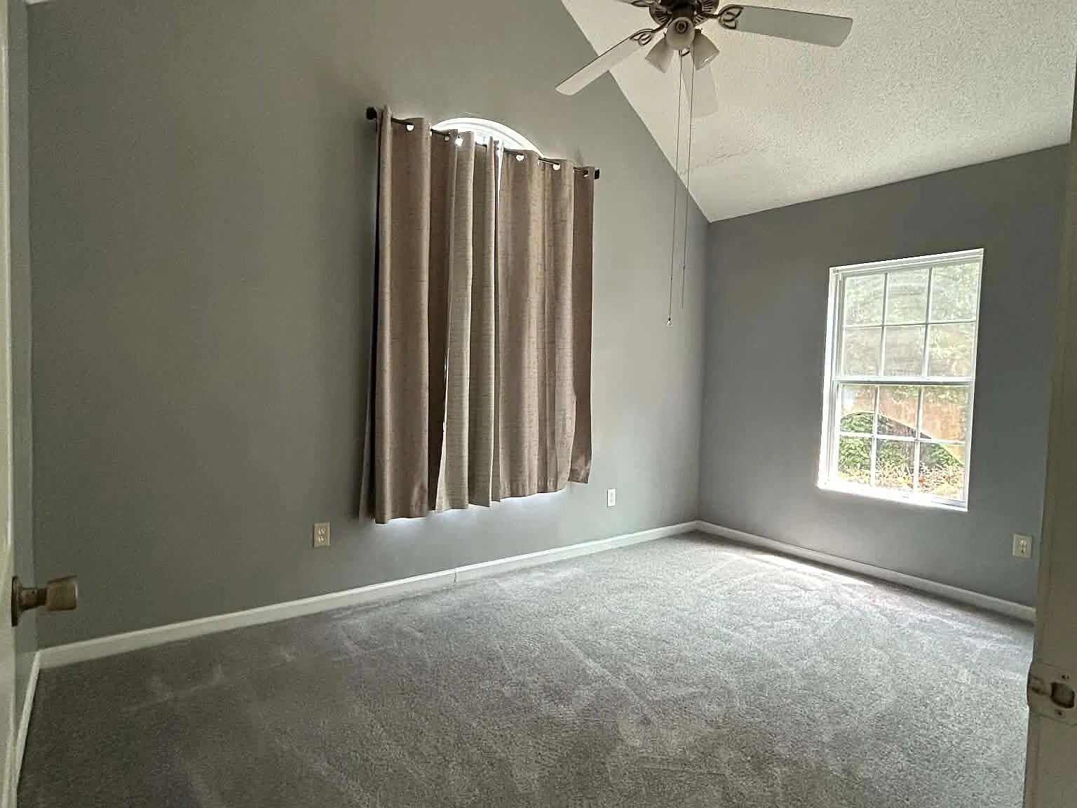 3 bed, 2.0 bath, 1242 sqft, $1,300 — Photo 3