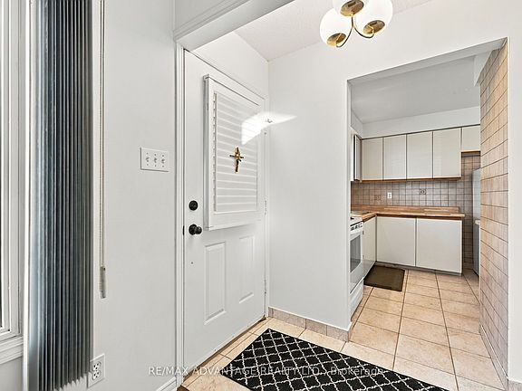 5th image of 15 Cheswick Cir