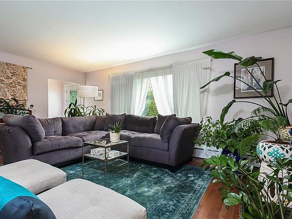 Entry into Livingroom