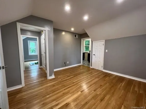 1158 Carlls Straight Path, Dix Hills, NY 11746