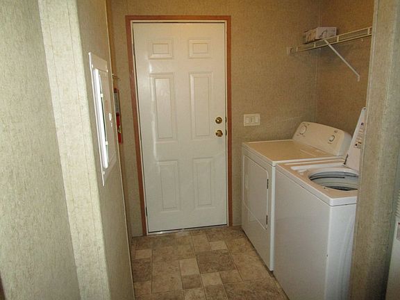5th image of 196 S Pine Dr