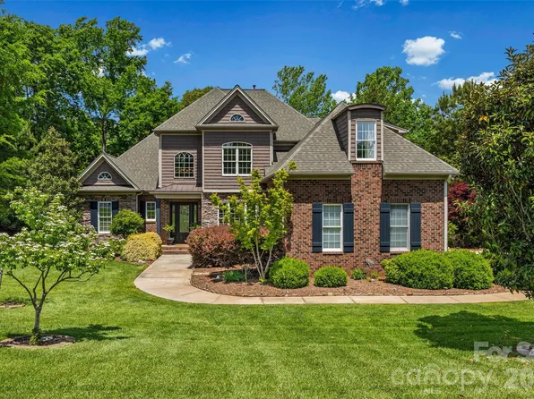 5826 Natoma Rd, Lake Wylie, SC 29710