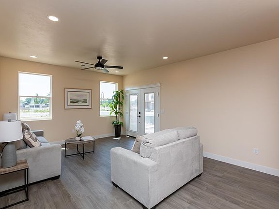 5th image of 369 Toms Canyon Dr