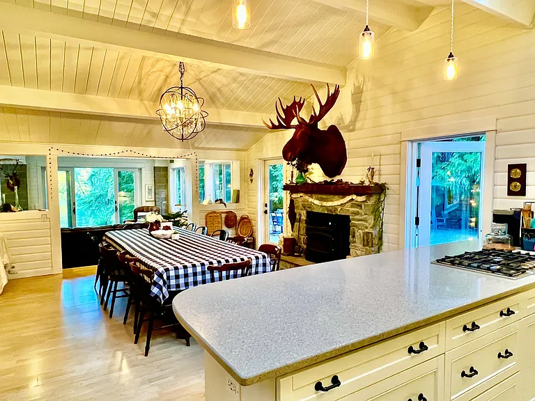 7075 NE Bay Hill Rd — Photo 12