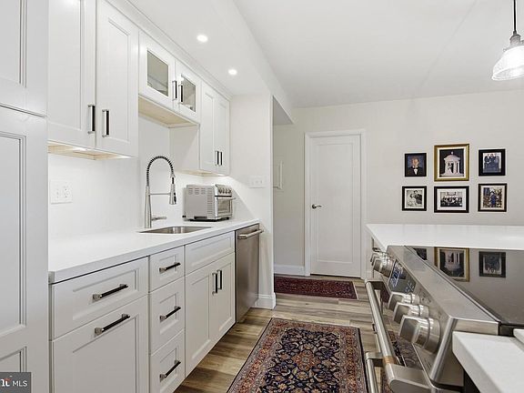 3rd image of 800 Avondale Rd APT 5K