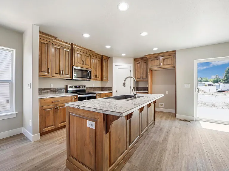 815 Jack Ave — Photo 6