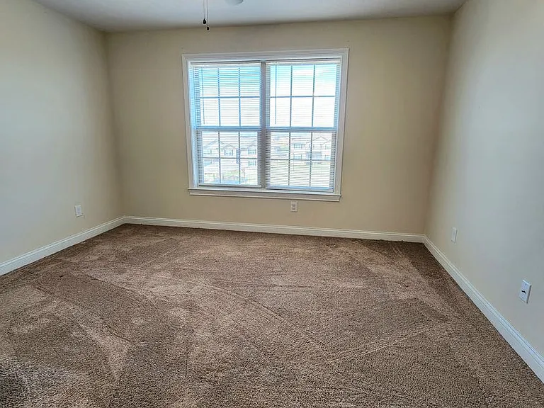 Twin Lakes Apartments — Photo 12