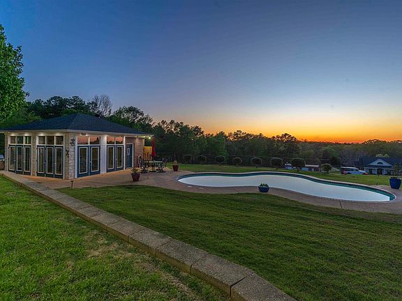 2nd image of 170 Lookout Ct