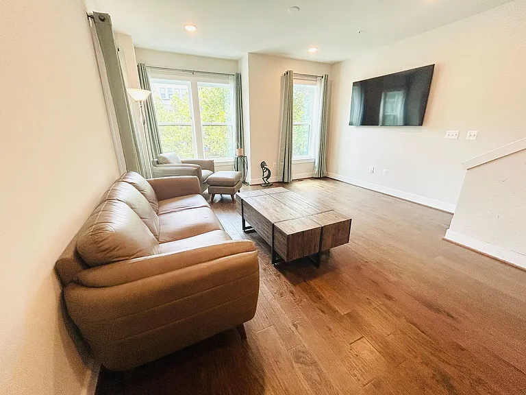 913 King Farm Blvd — Photo 9