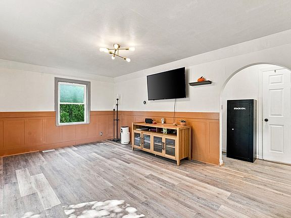 5th image of 601 S 9th St
