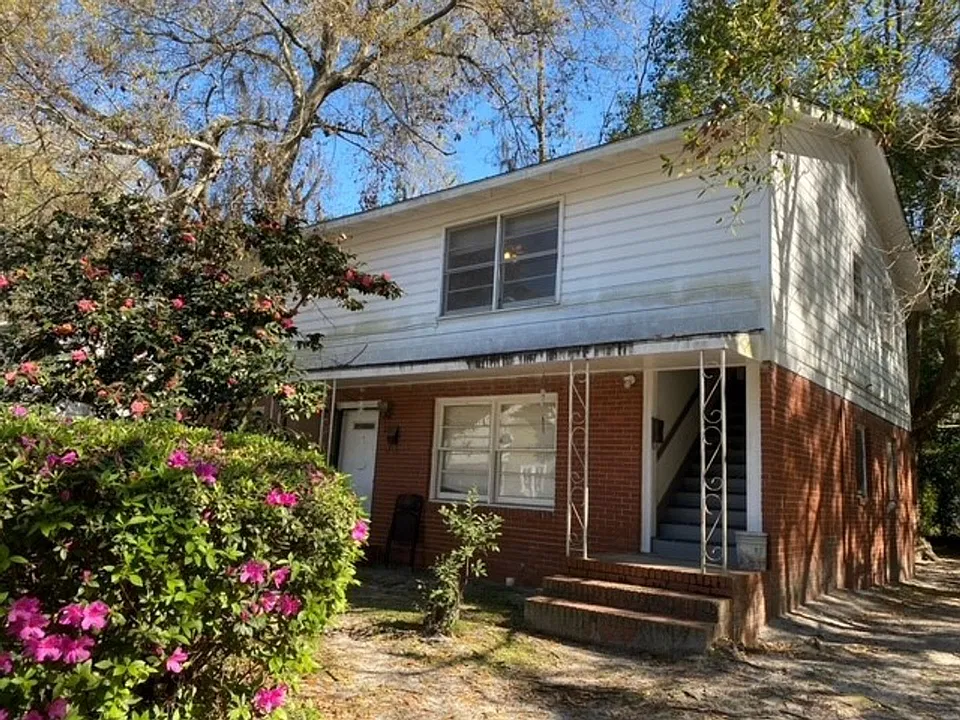 207 1/2 W Force St