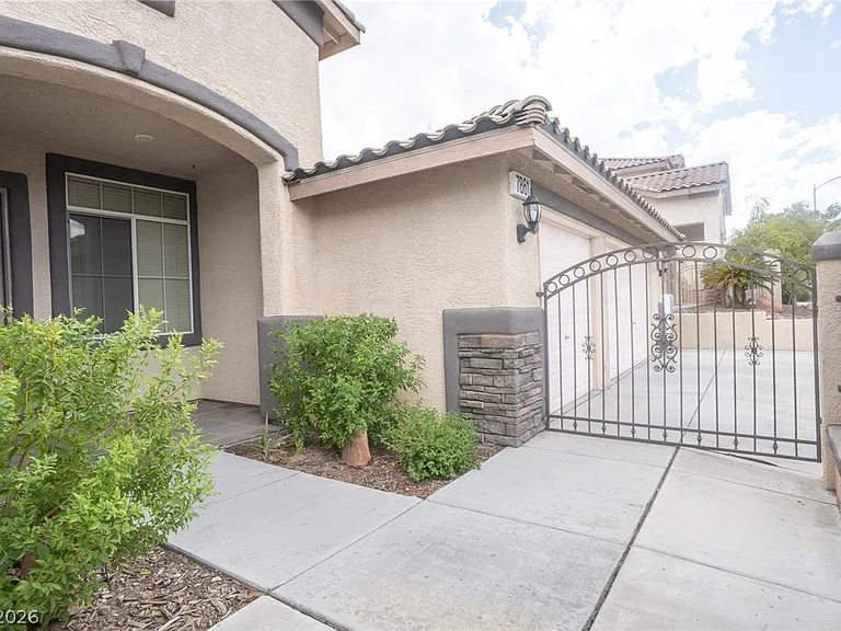 7861 Darby Ave — Photo 5