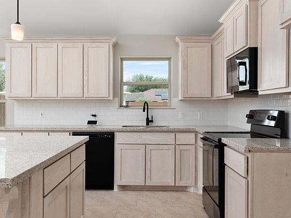 4th image of 2086 Retama St