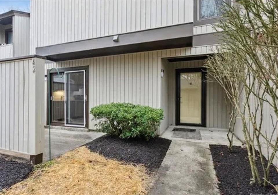 1st image of 42 Spring E