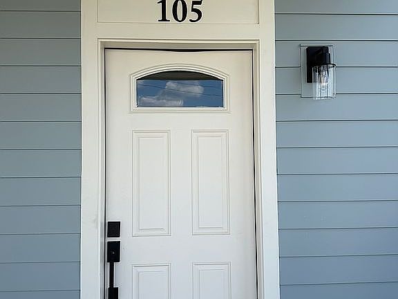 2nd image of 105 S Hamilton St