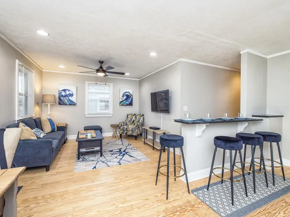 208 N 10th St, Wilmington, NC 28401
