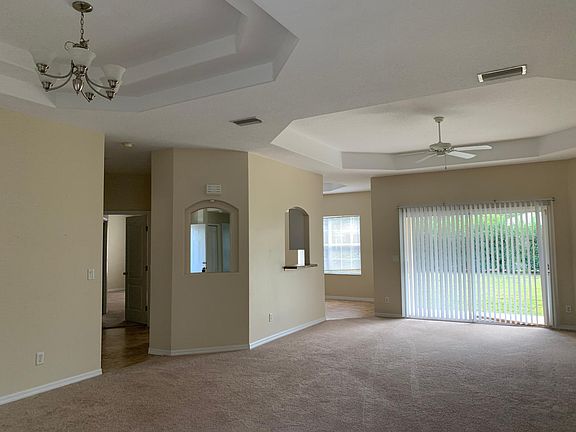 4th image of 10 White Oak Ln