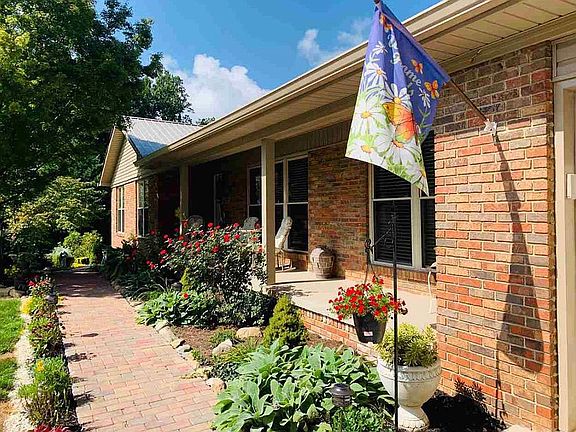 2nd image of 1255 Pin Oak Dr