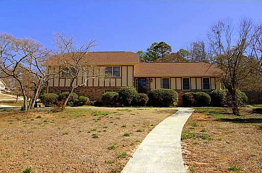 2nd image of 791 Foxcroft Trl SE