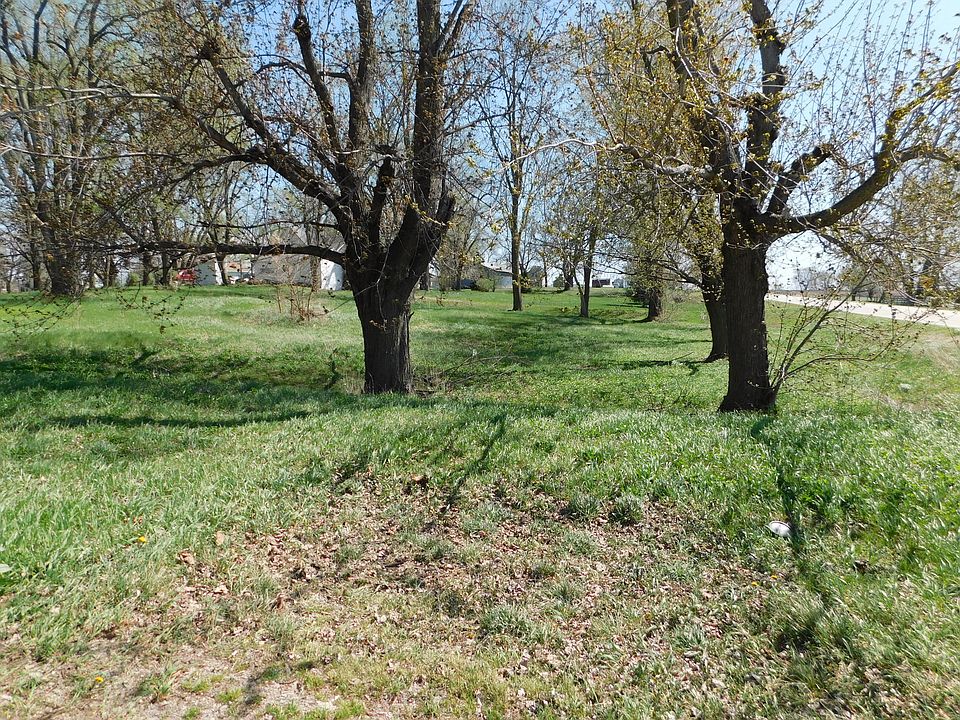 2nd image of 104 2nd St