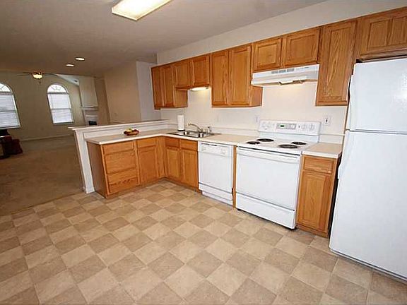 2nd image of 7414 Chapel Villas Ln