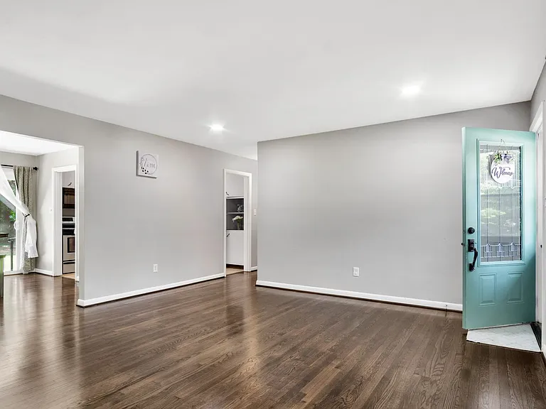 114 Thomas Nelson Ln — Photo 6